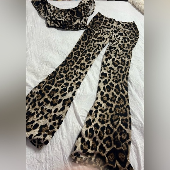 🌺 3/$15 Viola Cheetah Bell Bottoms Set Description Size S - Picture 6 of 9